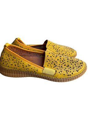 Spring Step Yellow Floral Perforated Leather Slip-On Shoes Womens Size 39 US 8.5